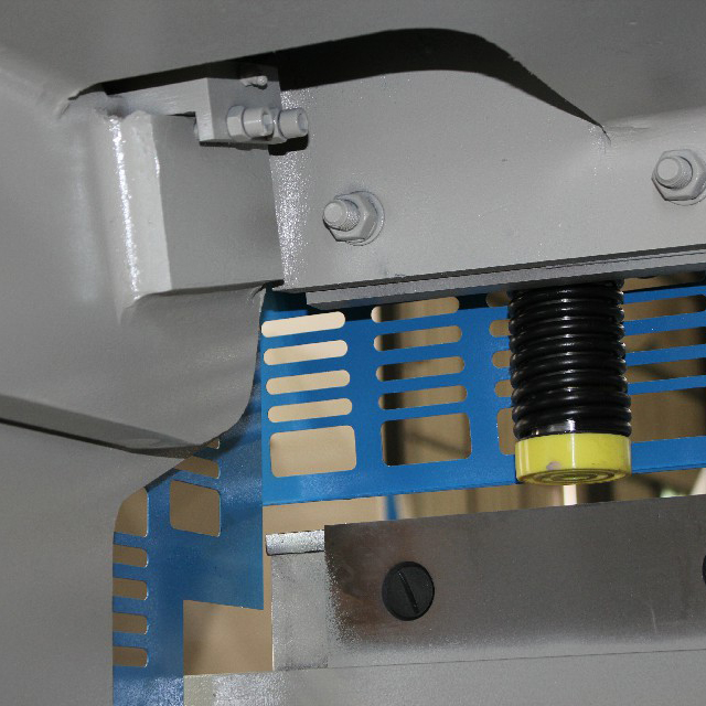 12 mm-es 3200 mm-es hidraulikus guillotine nyírógép CNC acéllemez vágógép