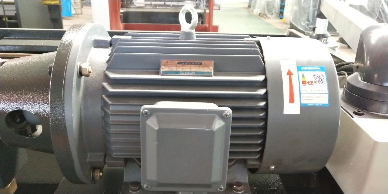 6mm * 3200 hidraulikus acéllemez vágógép acéllemez nyírógép
