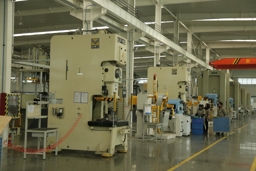 80 tonnás CNC lyukasztógép ár C keret teljesítményprés kis hidraulikus présgép
