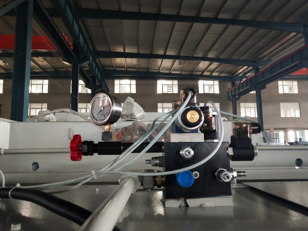 Kínai fém hidraulikus présfékezőgép elfogadható áron