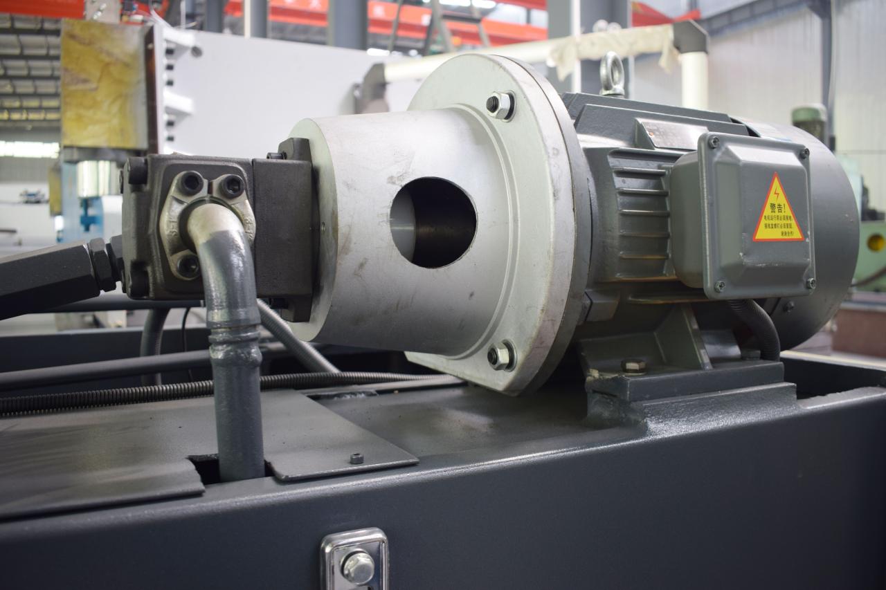 CNC fémlemez nyírógép Acéllemezes hidraulikus nyírógép