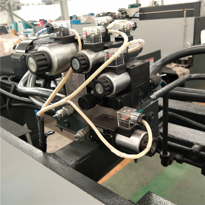 Qc12k-4x2500 Cnc hidraulikus testreszabott nyírógép vágógép